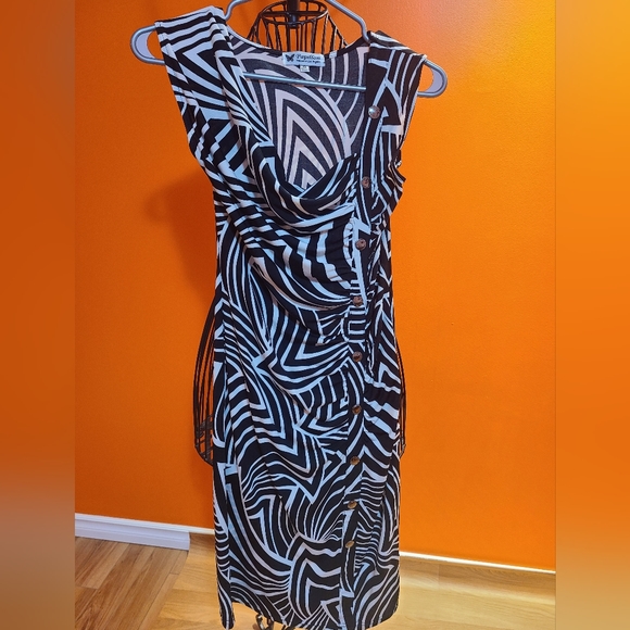 Dresses - Picture 3 of 4